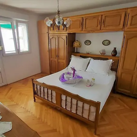 Put Skalica 15 * Omis